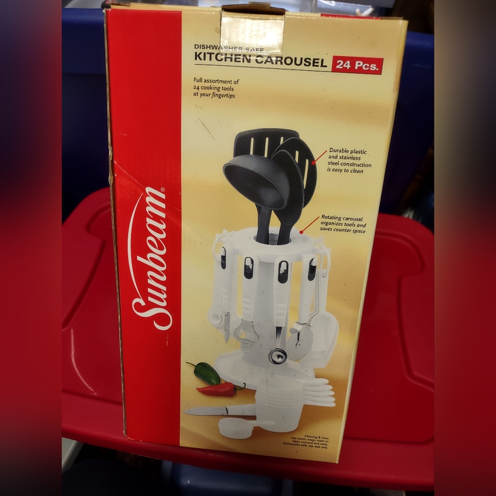 Sunbeam 24 PCs Kitchen Carousel NWOT